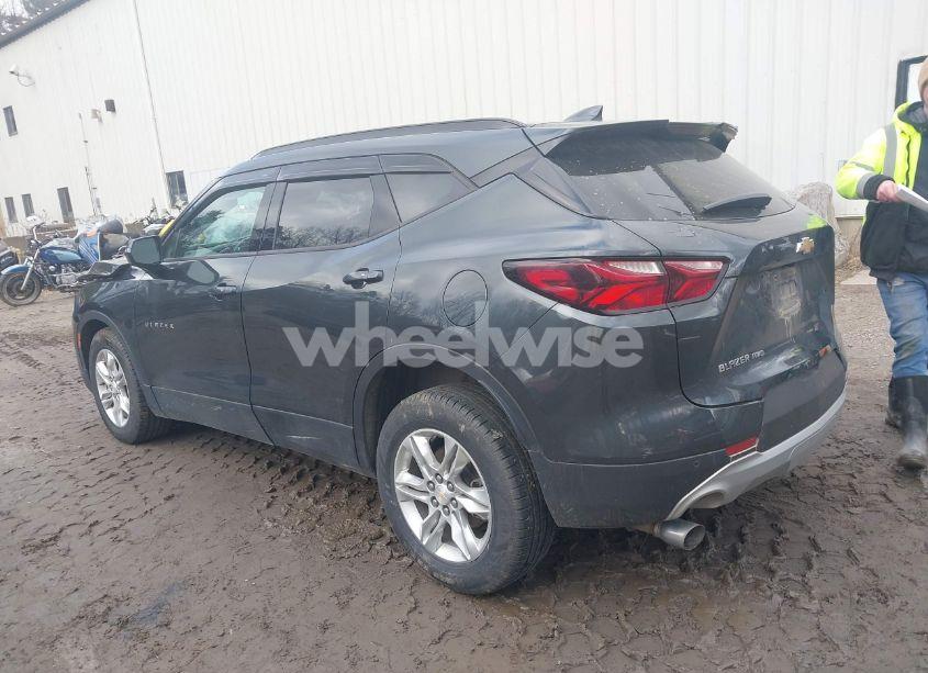 Photo 3 of 2019 Chevrolet Blazer (VIN 3GNKBGRS0KS596701)