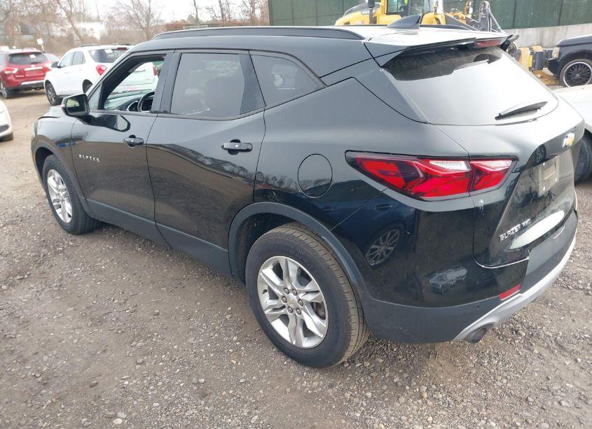 Photo 3 of 2019 Chevrolet Blazer (VIN 3GNKBGRS2KS571539)