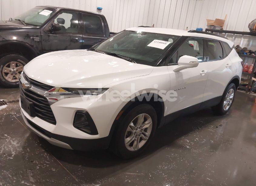 Photo 2 of 2019 Chevrolet Blazer (VIN 3GNKBGRS2KS694189)