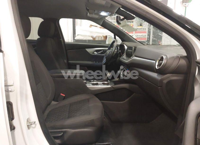 Photo 5 of 2019 Chevrolet Blazer (VIN 3GNKBGRS2KS694189)