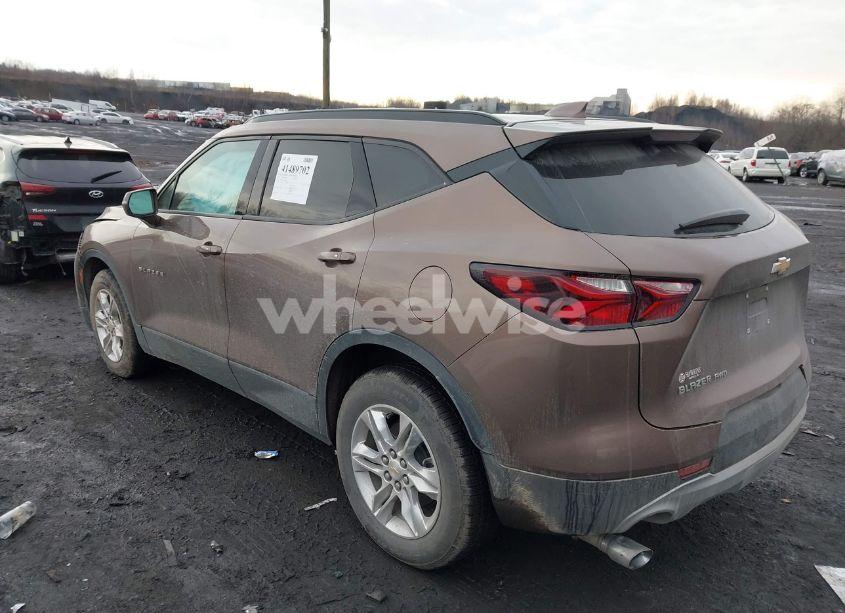 Photo 3 of 2019 Chevrolet Blazer (VIN 3GNKBGRS3KS682164)
