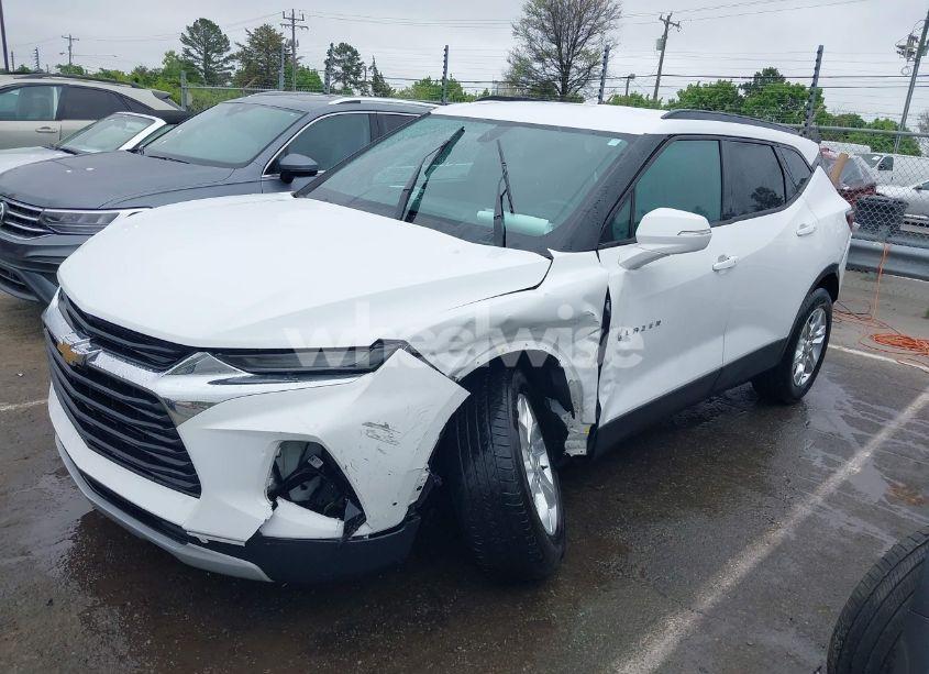 Photo 2 of 2019 Chevrolet Blazer (VIN 3GNKBGRS5KS682943)