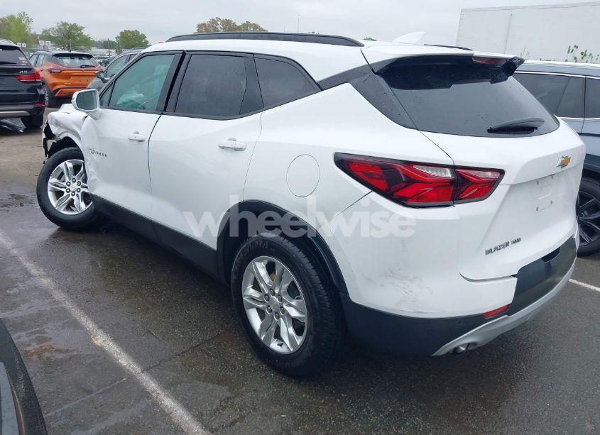 Photo 3 of 2019 Chevrolet Blazer (VIN 3GNKBGRS5KS682943)