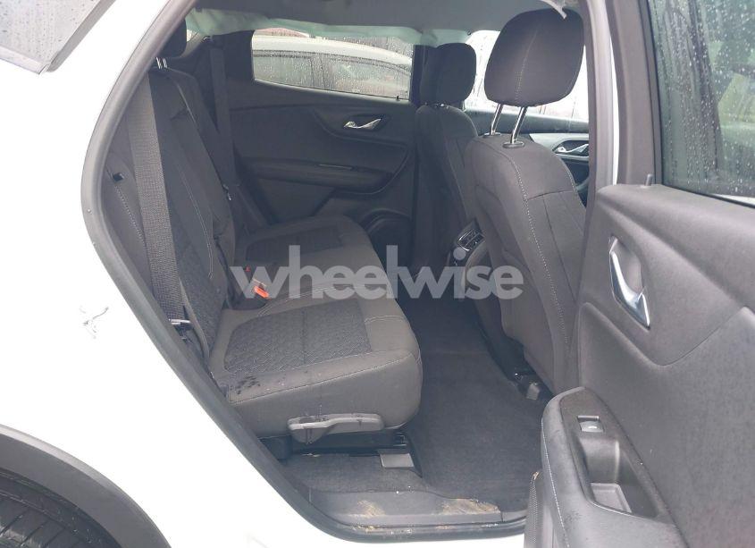 Photo 8 of 2019 Chevrolet Blazer (VIN 3GNKBGRS5KS682943)