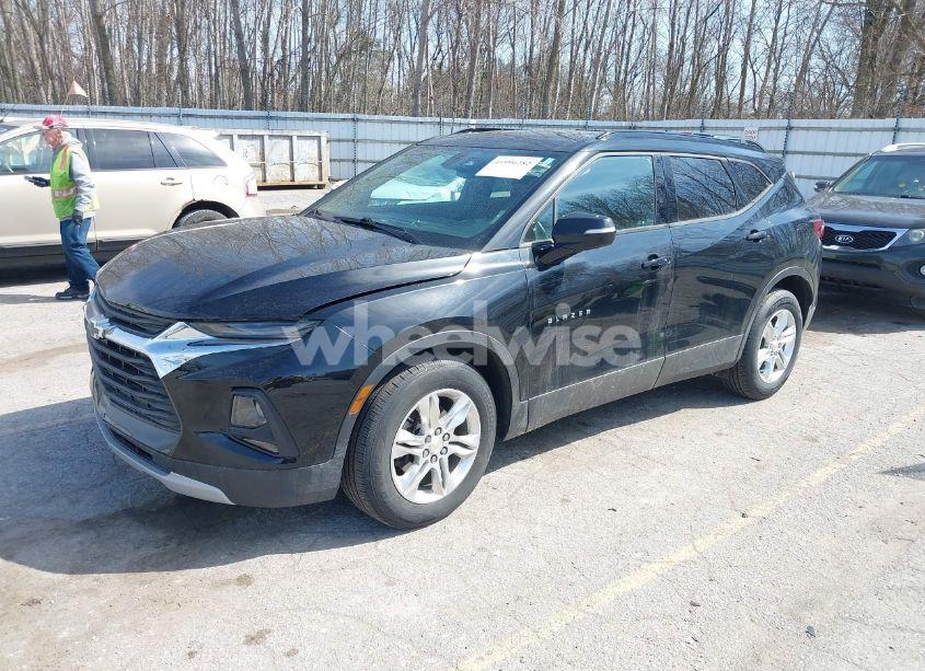 Photo 2 of 2019 Chevrolet Blazer (VIN 3GNKBGRS6KS610472)