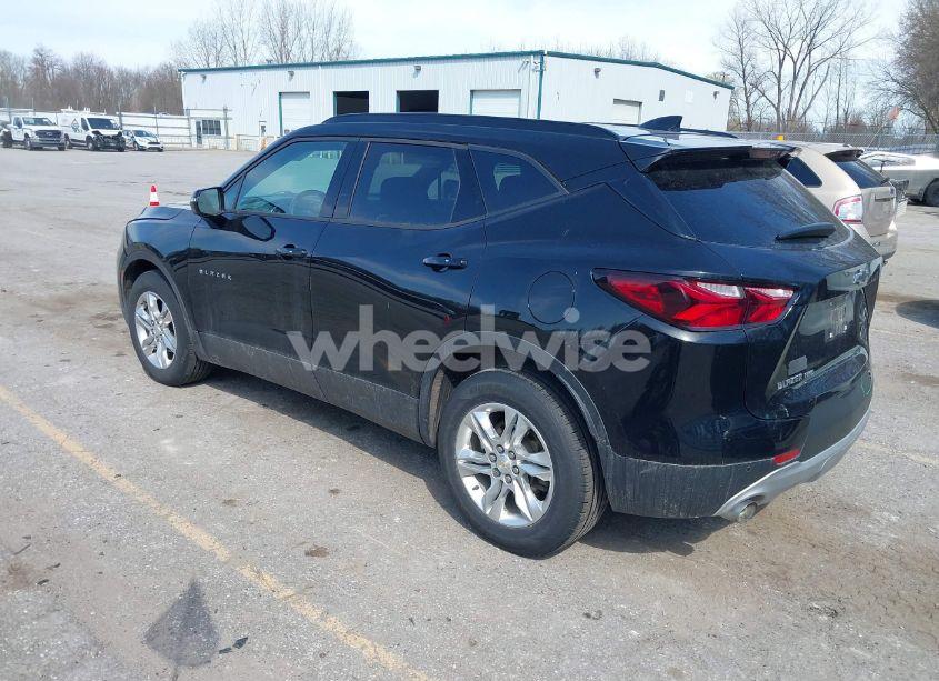 Photo 3 of 2019 Chevrolet Blazer (VIN 3GNKBGRS6KS610472)