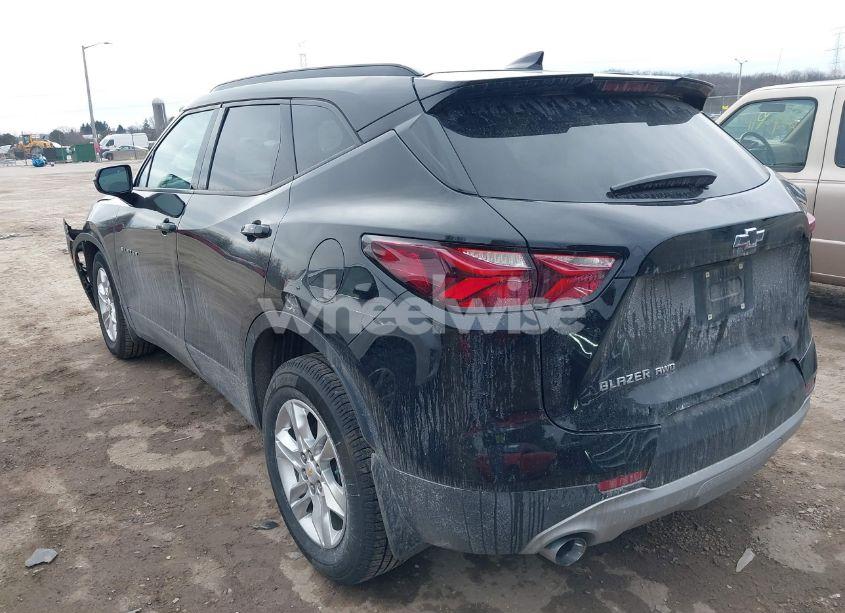 Photo 3 of 2019 Chevrolet Blazer (VIN 3GNKBGRS8KS642727)