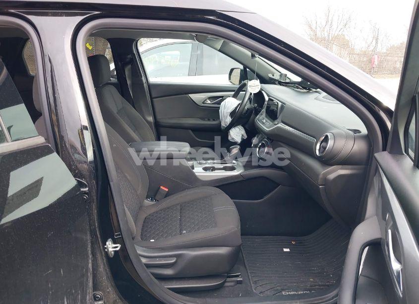 Photo 5 of 2019 Chevrolet Blazer (VIN 3GNKBGRS8KS642727)