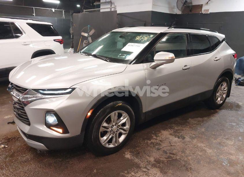Photo 2 of 2019 Chevrolet Blazer (VIN 3GNKBGRS8KS694794)
