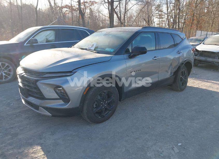 Photo 2 of 2025 Chevrolet Blazer AWD 2LT (VIN 3GNKBHR45SS104574)