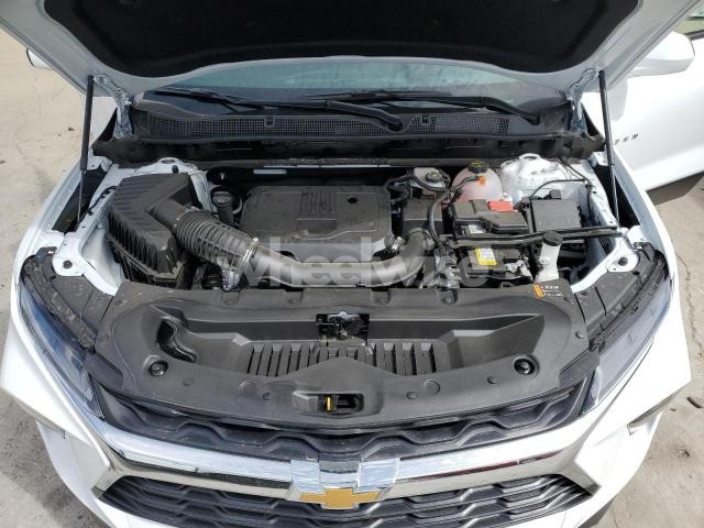 Photo 5 of 2025 CHEVROLET BLAZER 2LT (VIN 3GNKBHR46SS203176)