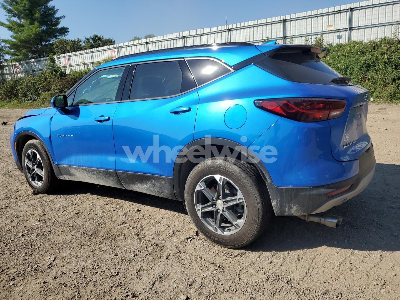 Photo 2 of 2025 CHEVROLET BLAZER 2LT (VIN 3GNKBHR49SS135049)