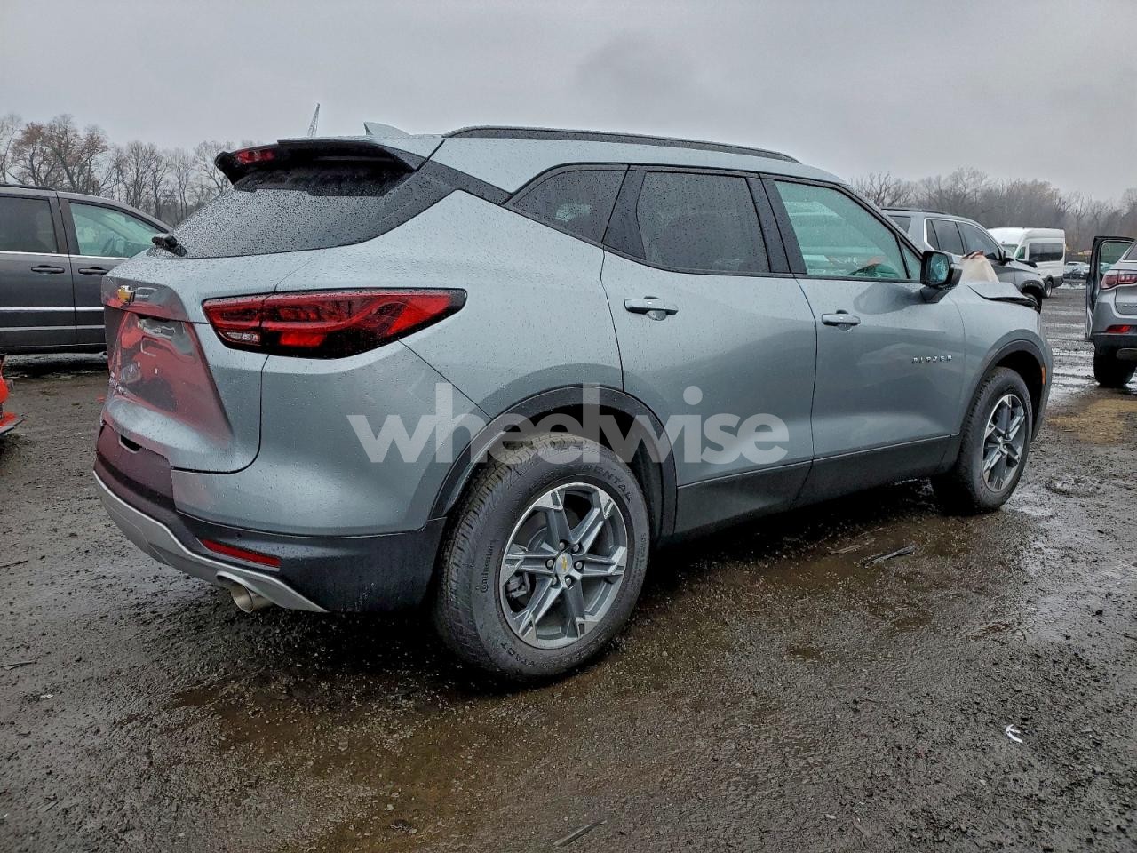 Photo 3 of 2024 CHEVROLET BLAZER 3LT (VIN 3GNKBJR45RS224537)