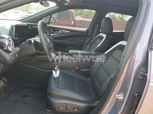 Photo 3 of 2024 CHEVROLET BLAZER 2LT (VIN 3GNKDBRJ5RS212460)