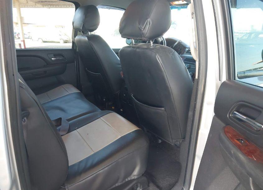 Photo 8 of 2013 Chevrolet Avalanche LS (VIN 3GNMCEE02DG116761)