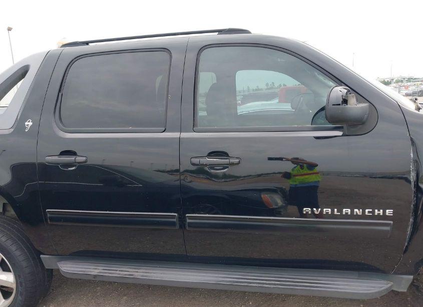 Photo 12 of 2011 Chevrolet Avalanche 1500 LS (VIN 3GNMCEE04BG134904)