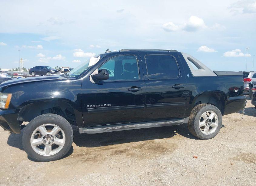 Photo 13 of 2011 Chevrolet Avalanche 1500 LS (VIN 3GNMCEE04BG134904)