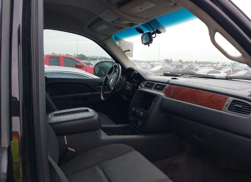 Photo 5 of 2011 Chevrolet Avalanche 1500 LS (VIN 3GNMCEE04BG134904)