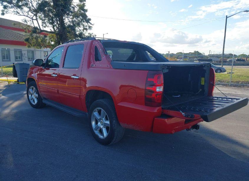 Photo 3 of 2011 Chevrolet Avalanche 1500 LS (VIN 3GNMCEE07BG218201)