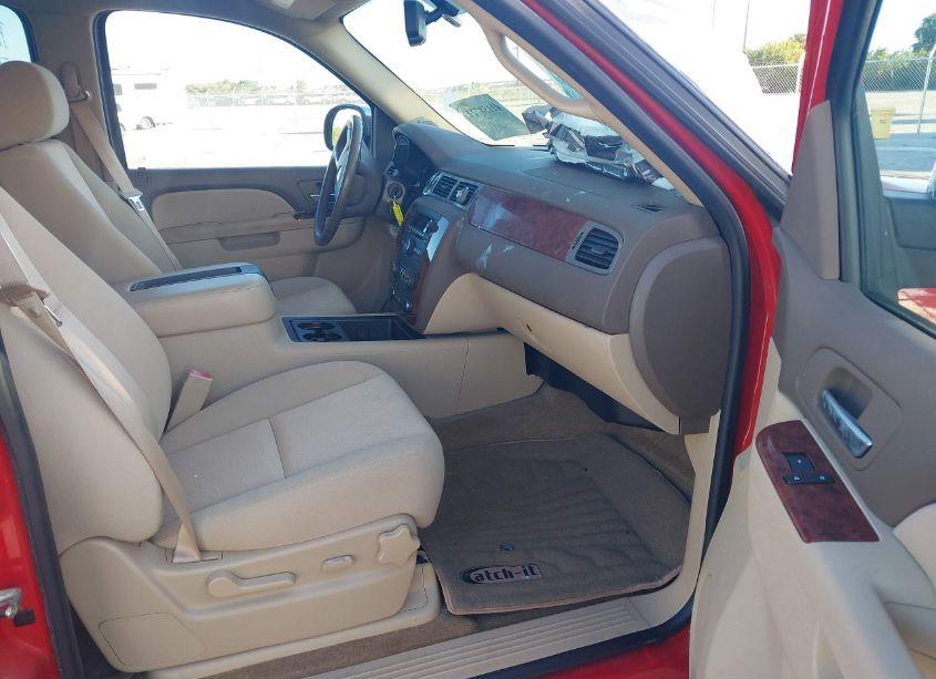 Photo 5 of 2011 Chevrolet Avalanche 1500 LS (VIN 3GNMCEE07BG218201)