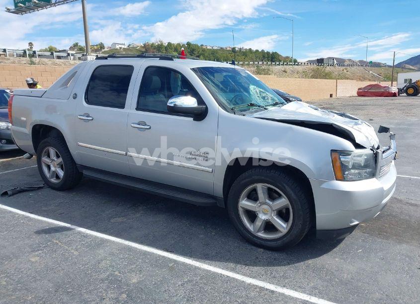2013 Chevrolet Avalanche LT (VIN 3GNMCFE07DG379110) main photo