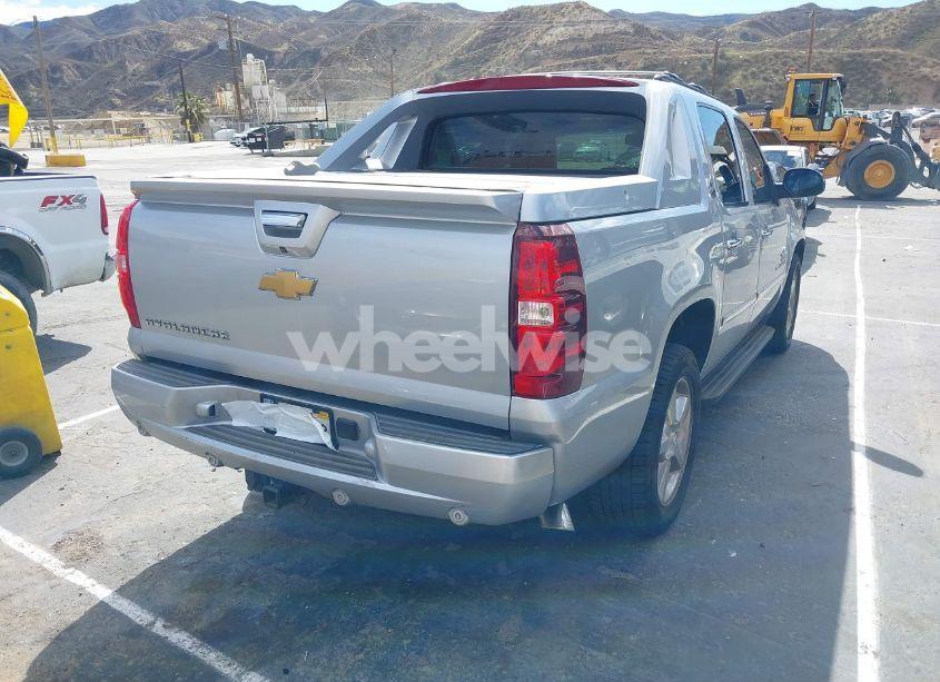 Photo 4 of 2013 Chevrolet Avalanche LT (VIN 3GNMCFE07DG379110)