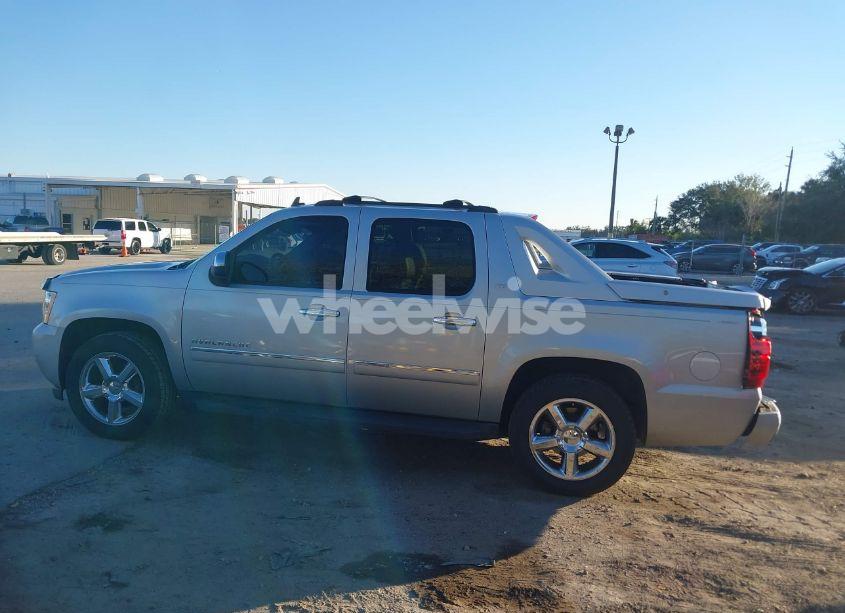 Photo 14 of 2011 Chevrolet Avalanche 1500 LTZ (VIN 3GNMCGE09BG319882)