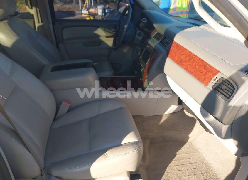 Photo 5 of 2011 Chevrolet Avalanche 1500 LTZ (VIN 3GNMCGE09BG319882)