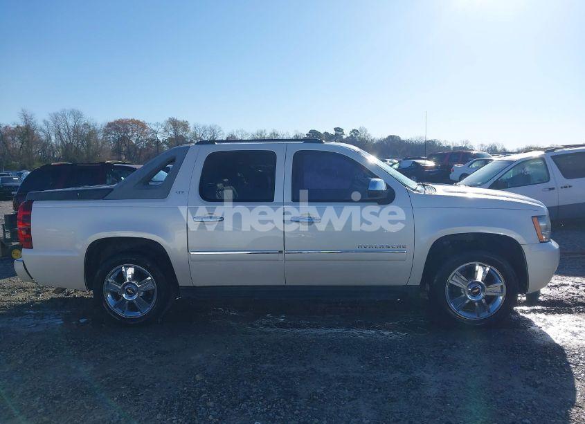 Photo 13 of 2010 Chevrolet Avalanche 1500 LTZ (VIN 3GNNCGE04AG125909)