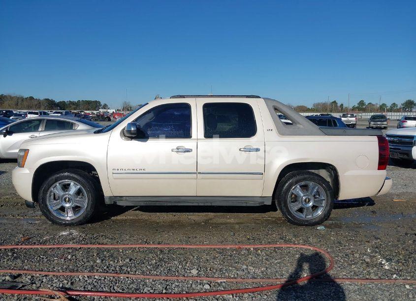 Photo 14 of 2010 Chevrolet Avalanche 1500 LTZ (VIN 3GNNCGE04AG125909)