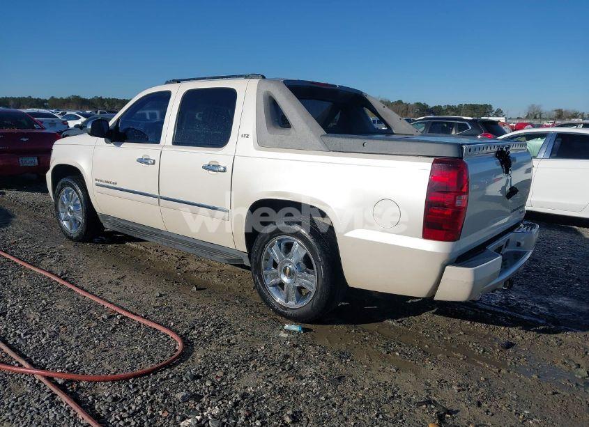Photo 3 of 2010 Chevrolet Avalanche 1500 LTZ (VIN 3GNNCGE04AG125909)