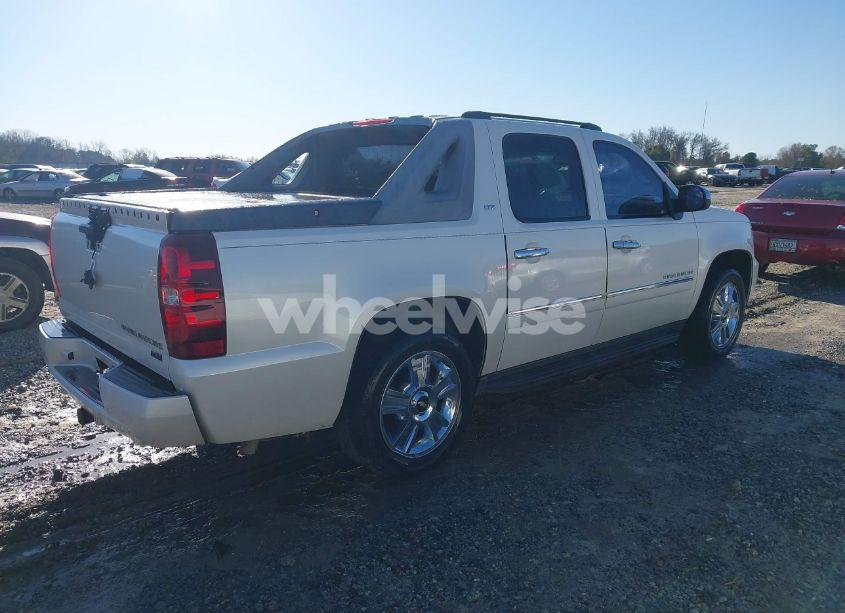 Photo 4 of 2010 Chevrolet Avalanche 1500 LTZ (VIN 3GNNCGE04AG125909)