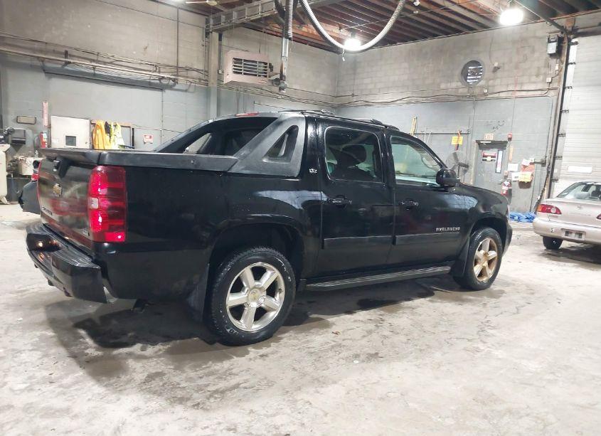 Photo 13 of 2011 Chevrolet Avalanche 1500 LT1 (VIN 3GNTKFE30BG104877)