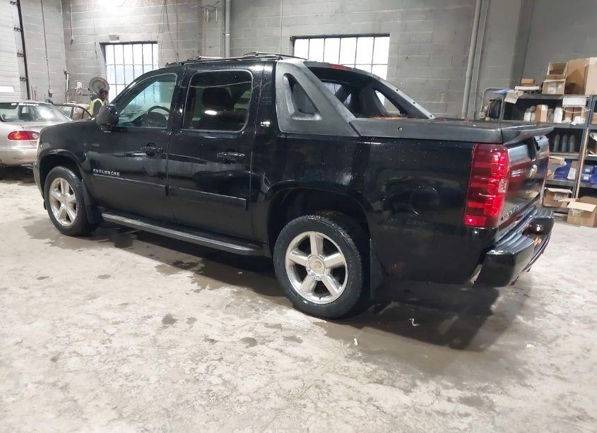 Photo 3 of 2011 Chevrolet Avalanche 1500 LT1 (VIN 3GNTKFE30BG104877)