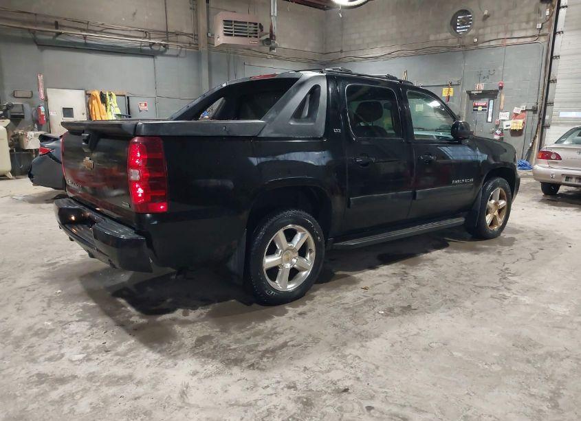 Photo 4 of 2011 Chevrolet Avalanche 1500 LT1 (VIN 3GNTKFE30BG104877)