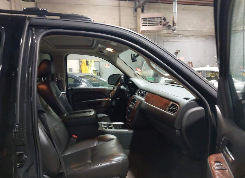 Photo 5 of 2011 Chevrolet Avalanche 1500 LT1 (VIN 3GNTKFE30BG104877)