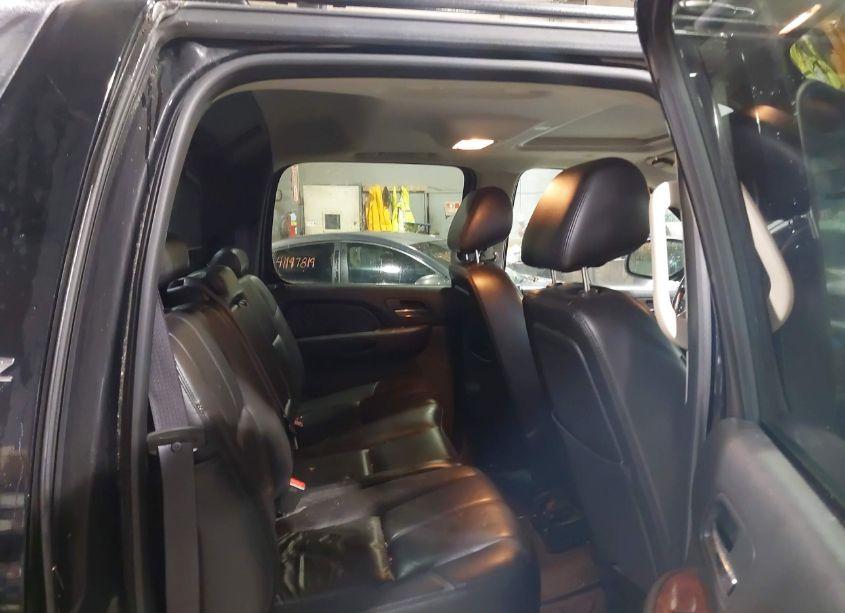 Photo 8 of 2011 Chevrolet Avalanche 1500 LT1 (VIN 3GNTKFE30BG104877)