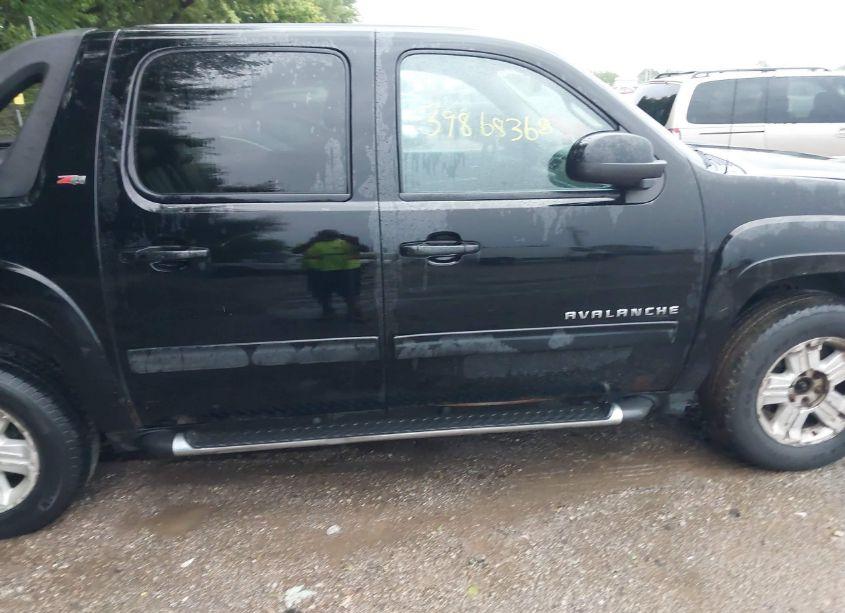 Photo 13 of 2011 Chevrolet Avalanche 1500 LT1 (VIN 3GNTKFE31BG219049)