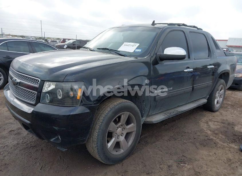 Photo 2 of 2011 Chevrolet Avalanche 1500 LT1 (VIN 3GNTKFE33BG187267)