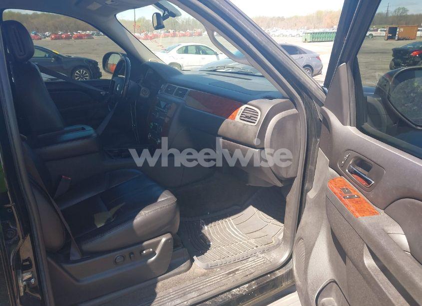 Photo 5 of 2011 Chevrolet Avalanche 1500 LT1 (VIN 3GNTKFE36BG278100)