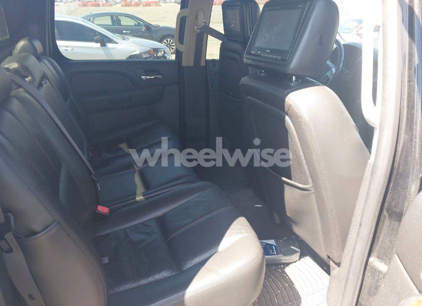 Photo 8 of 2011 Chevrolet Avalanche 1500 LT1 (VIN 3GNTKFE36BG278100)