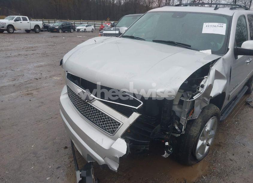 Photo 10 of 2011 Chevrolet Avalanche 1500 LT1 (VIN 3GNTKFE38BG157939)
