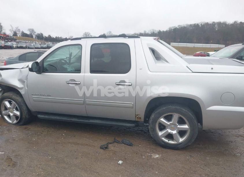 Photo 13 of 2011 Chevrolet Avalanche 1500 LT1 (VIN 3GNTKFE38BG157939)