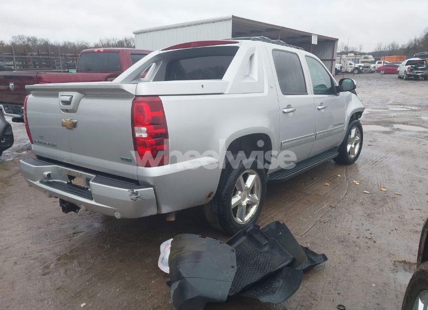 Photo 4 of 2011 Chevrolet Avalanche 1500 LT1 (VIN 3GNTKFE38BG157939)