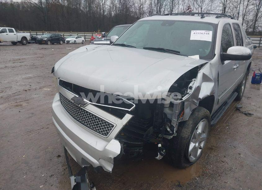 Photo 6 of 2011 Chevrolet Avalanche 1500 LT1 (VIN 3GNTKFE38BG157939)