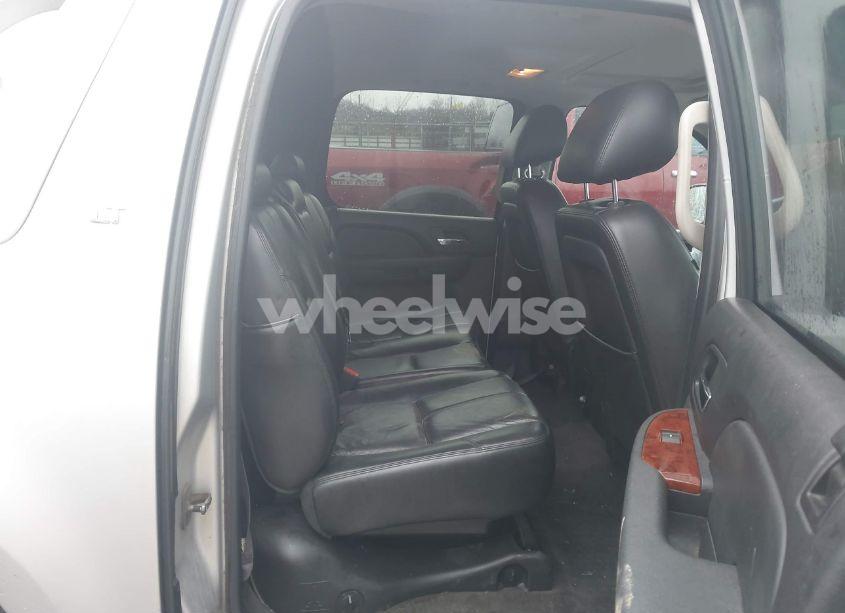 Photo 8 of 2011 Chevrolet Avalanche 1500 LT1 (VIN 3GNTKFE38BG157939)