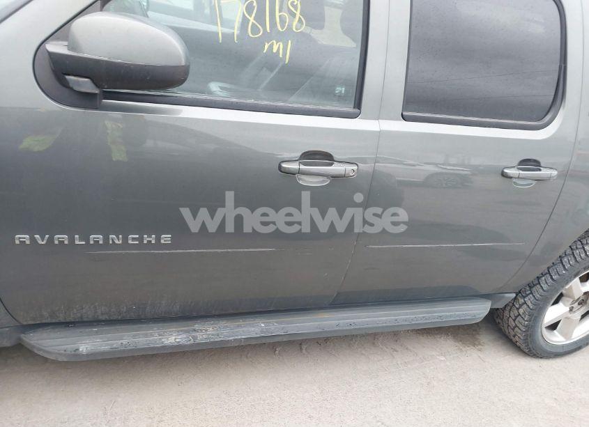 Photo 14 of 2011 Chevrolet Avalanche 1500 LT1 (VIN 3GNTKFE39BG108023)