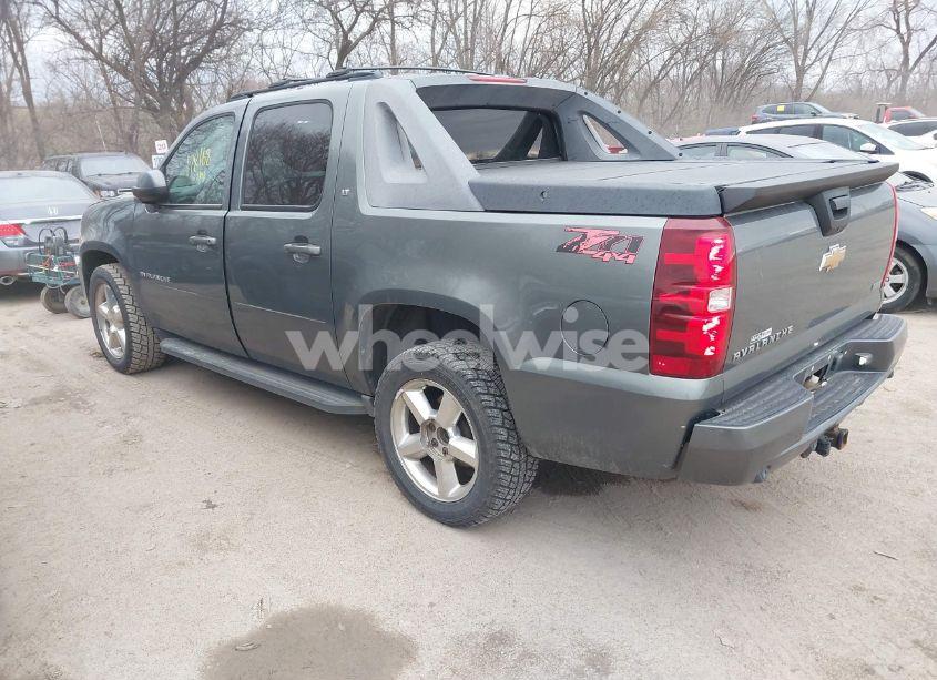 Photo 3 of 2011 Chevrolet Avalanche 1500 LT1 (VIN 3GNTKFE39BG108023)