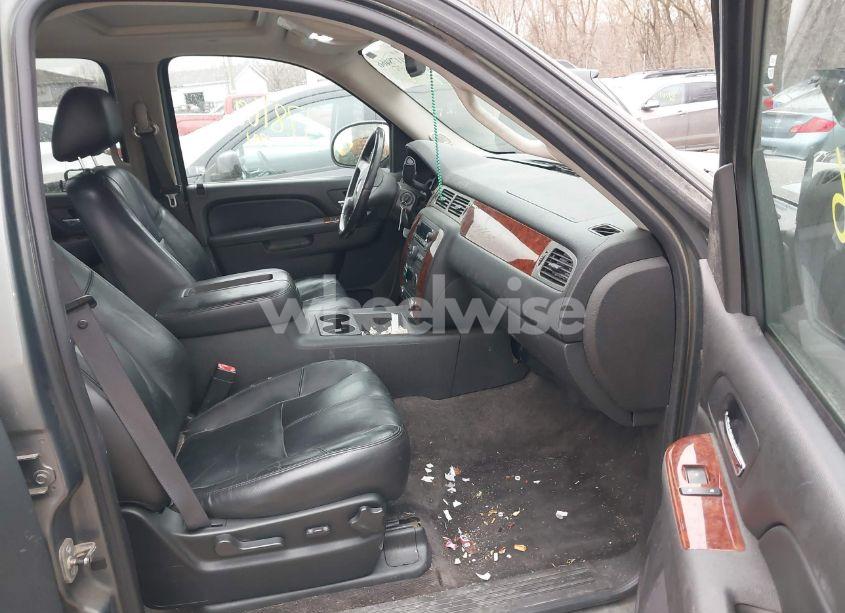 Photo 5 of 2011 Chevrolet Avalanche 1500 LT1 (VIN 3GNTKFE39BG108023)