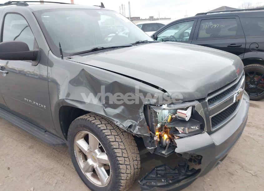 Photo 6 of 2011 Chevrolet Avalanche 1500 LT1 (VIN 3GNTKFE39BG108023)